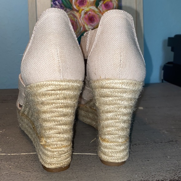 Espadrille wedge platform sandals.
Light khaki colored canvas in GUC size 9.5. - Picture 3 of 10